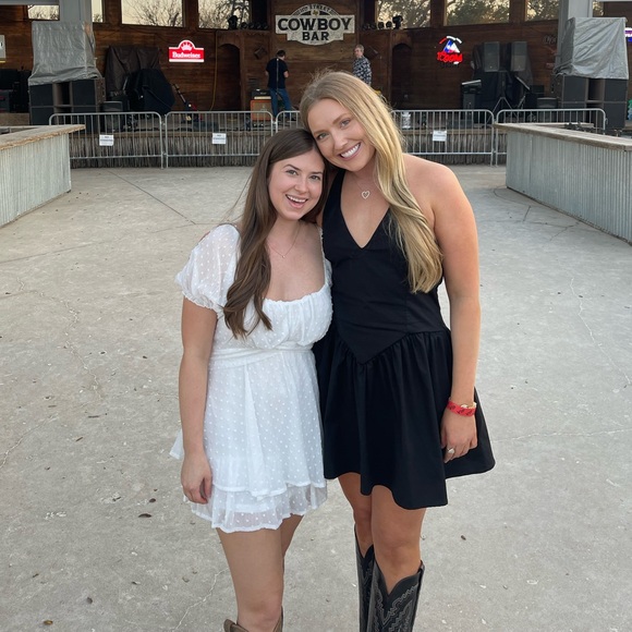 Meet your Posher, Emily - Picture 3 of 4